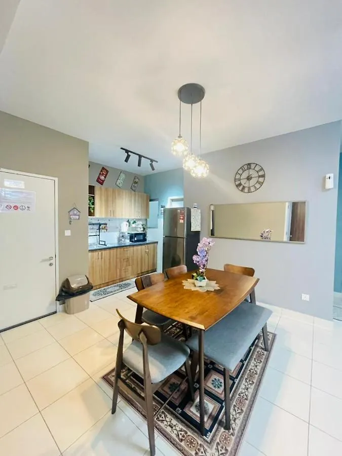 Af Homestay 3 Bedrooms 15Mins To Klia Free Wifi Netflix Sepang 0*,  Malaysia